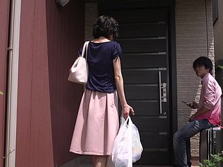 Mature Rumi Mochizuki knows how far result in a unchanging cock
