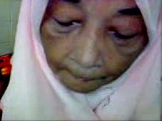 Malezya büyükannesi oral seks