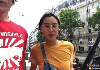 Asian chinois June Liu Creampie - Spicygum baise le gars américain à Paris X Harlequin Save for présente