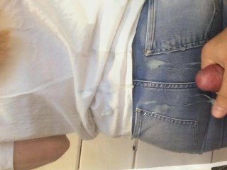 Сперма на хорошей задницы в джинсах Cum Blackmail