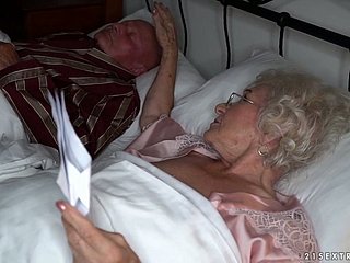 نانی نارما نوجوان گرم خون والے پریمی کے ساتھ اس کے شوہر کو دھوکہ دے رہی ہے
